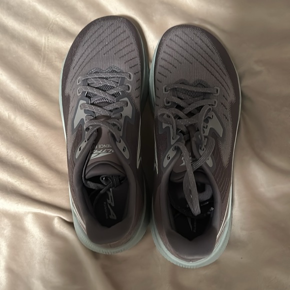 Altra Women’s Experience Flow size 8.5 in new condition, purple/gray - Picture 4 of 5